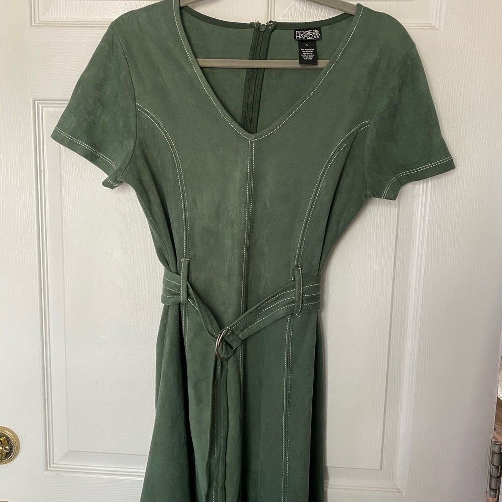 Fitted waist, suede dress